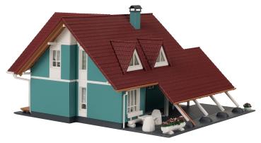 Faller H0 191815 Wohnhaus mit Carport