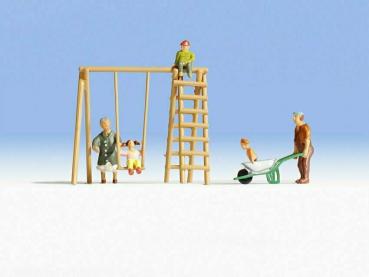 Noch H0 15589 Großeltern und Enkel