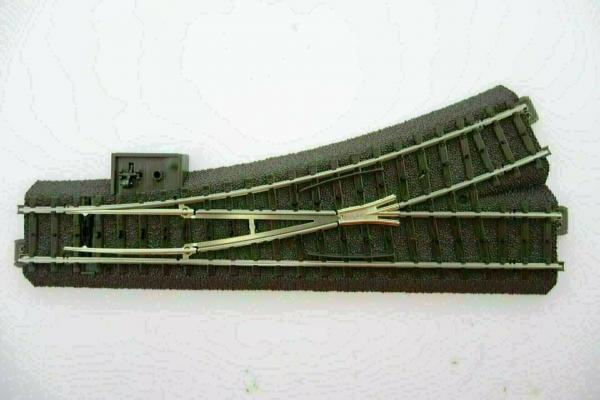 Märklin 24611 C-Gleis Weiche links 188,3 mm / R2 = 437,5 mm / 24,3°
